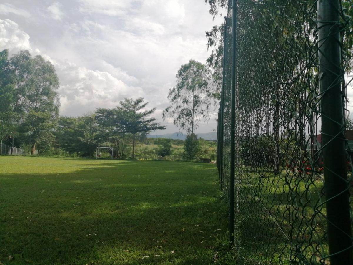 Murchison Backpackers Masindi Екстериор снимка