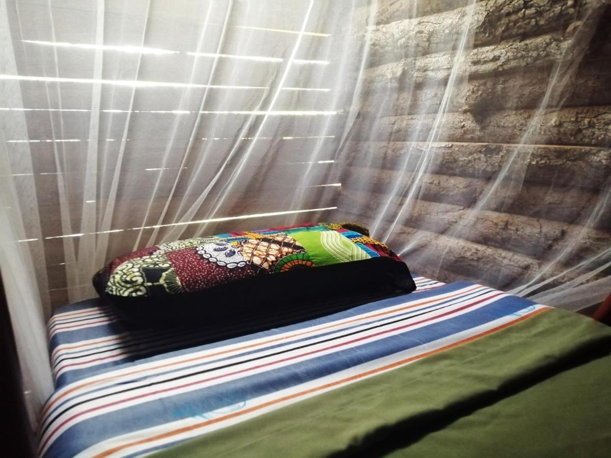 Murchison Backpackers Masindi Екстериор снимка