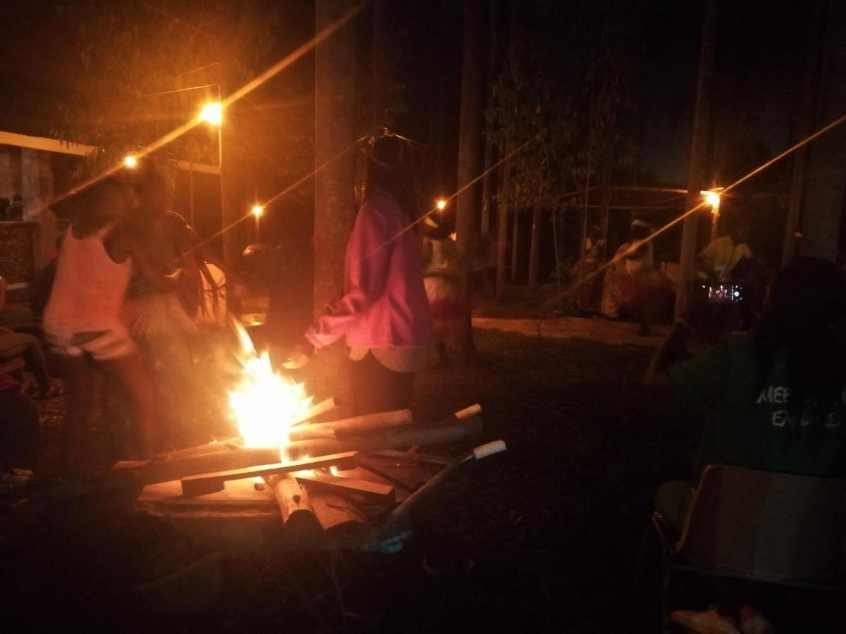 Murchison Backpackers Masindi Екстериор снимка