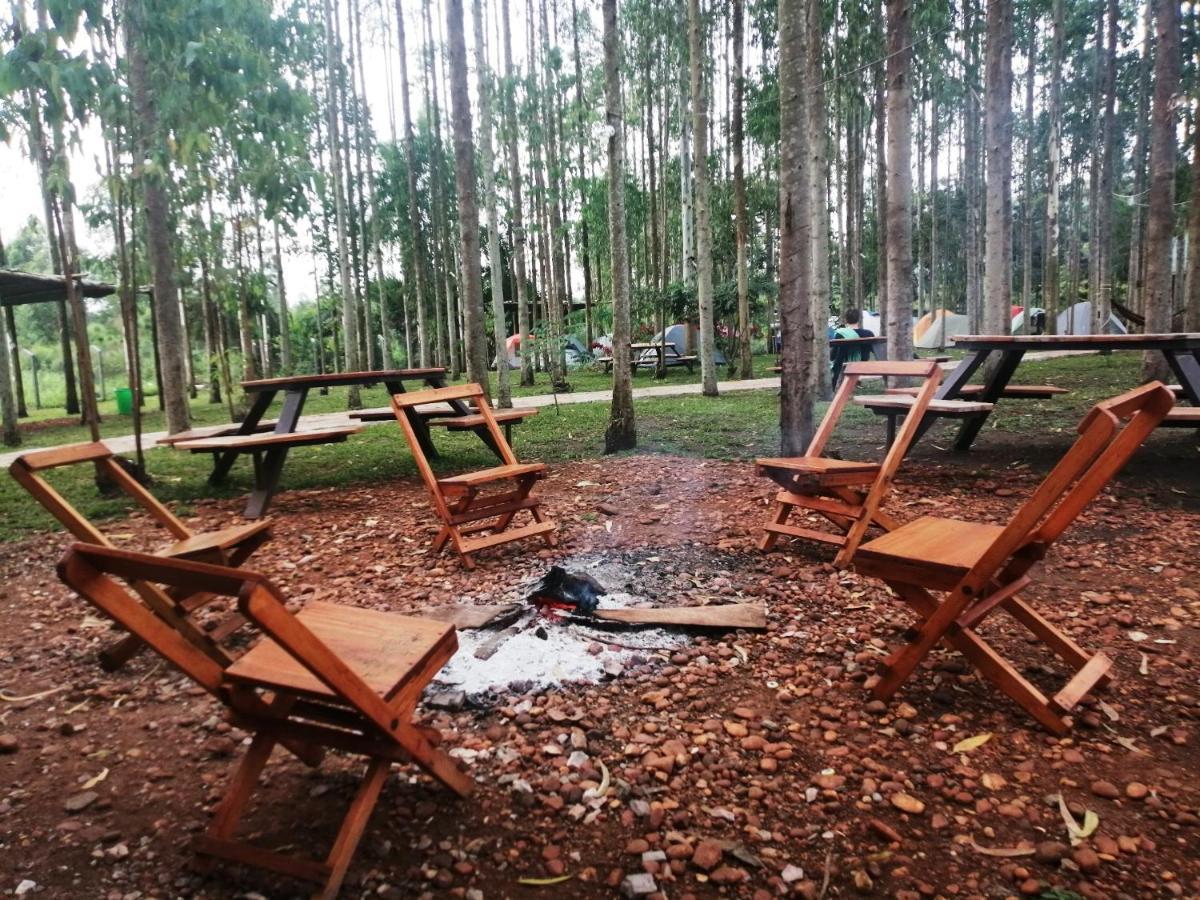 Murchison Backpackers Masindi Екстериор снимка