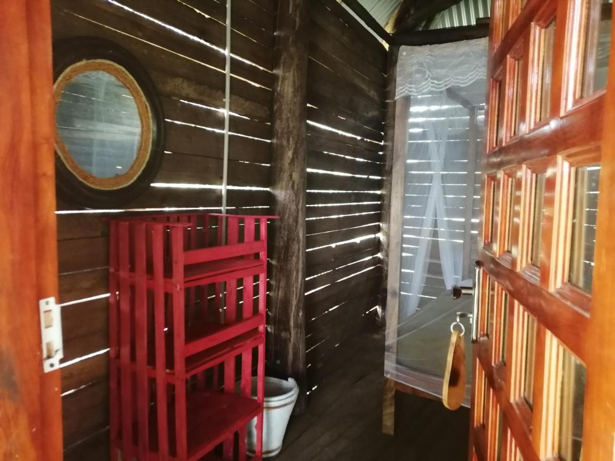 Murchison Backpackers Masindi Екстериор снимка
