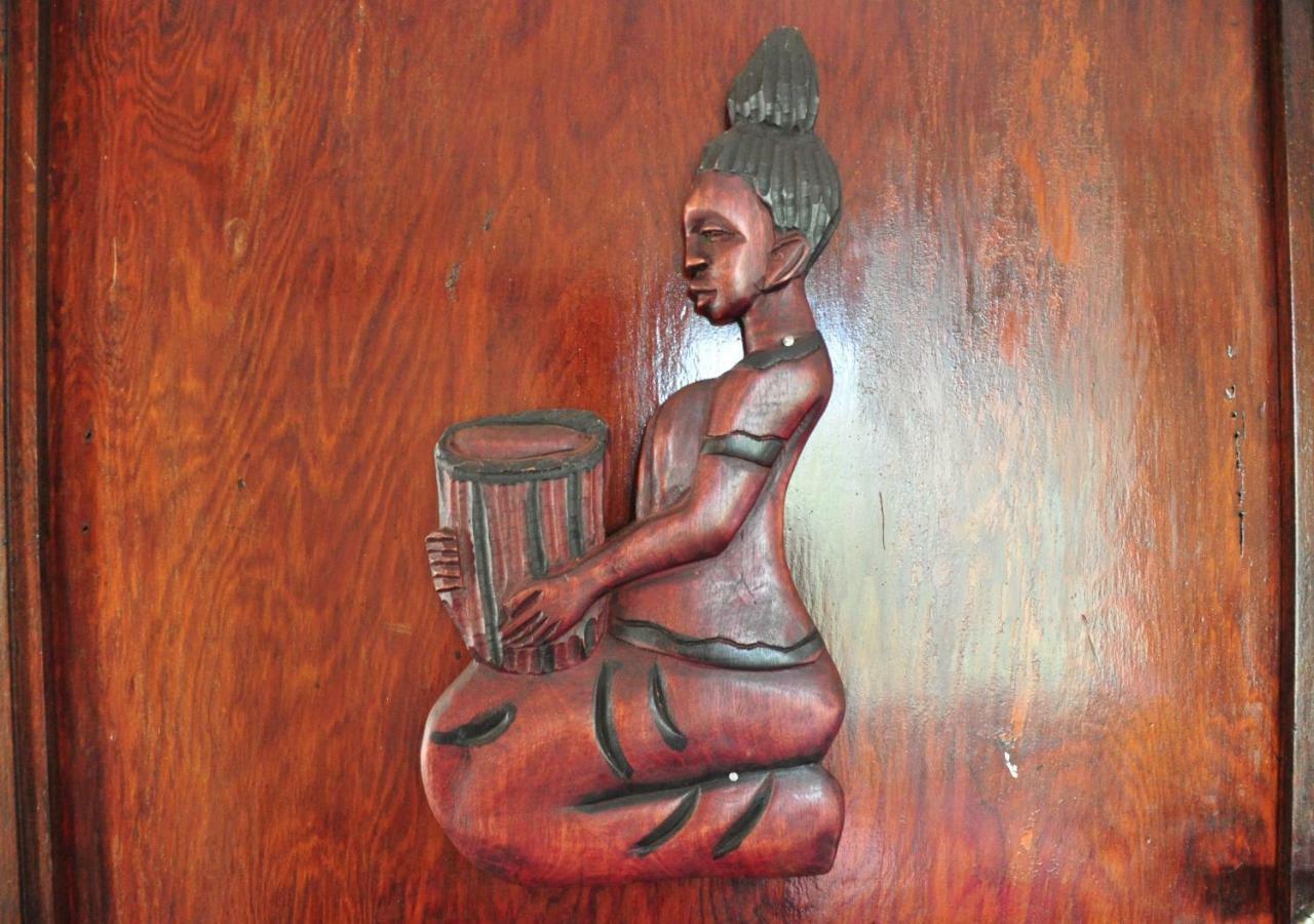 Murchison Backpackers Masindi Екстериор снимка